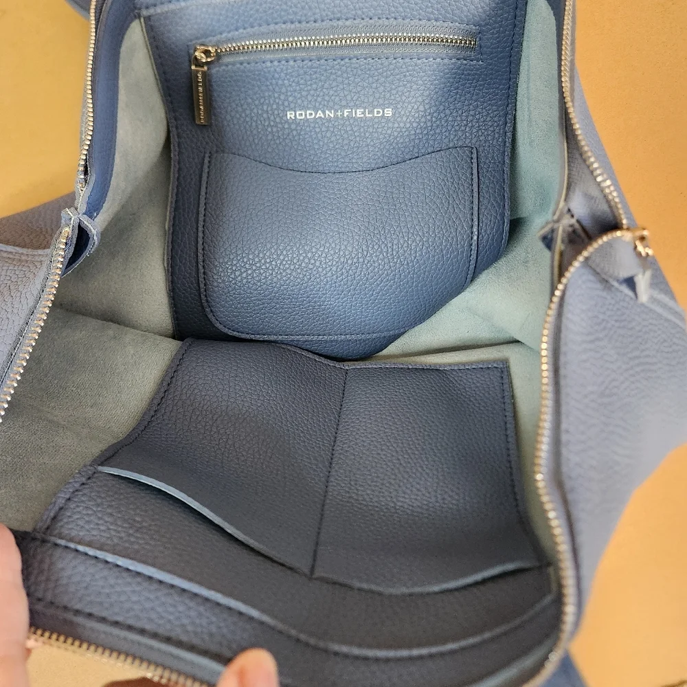 👜 RODAN+FIELDS BLUE ZIPPERED TOTE WITH MINI TOTE